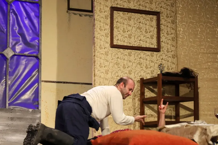 Ho affittato un maggiordomo, Compagnia Teatrale Jonica: foto di scena