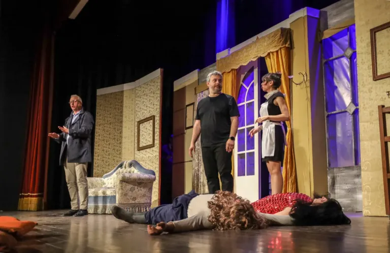 Ho affittato un maggiordomo, Compagnia Teatrale Jonica: foto di scena