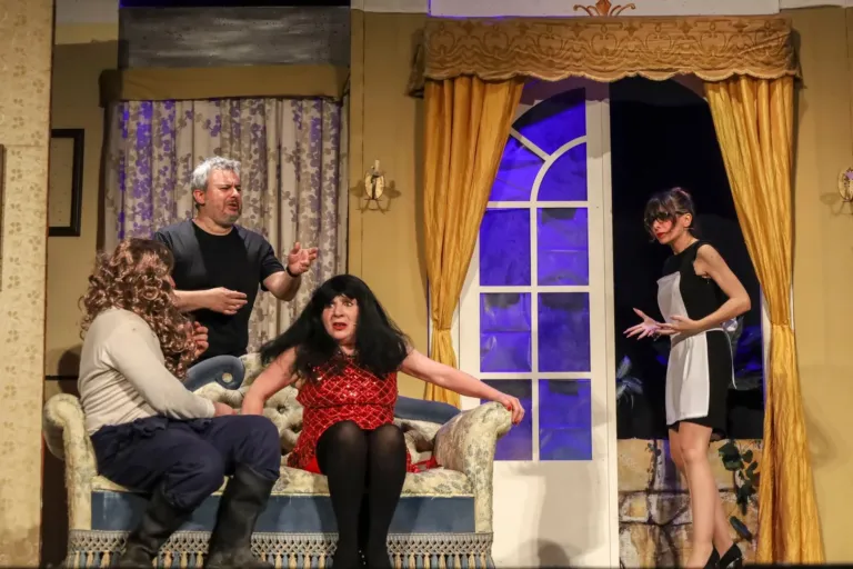 Ho affittato un maggiordomo, Compagnia Teatrale Jonica: foto di scena
