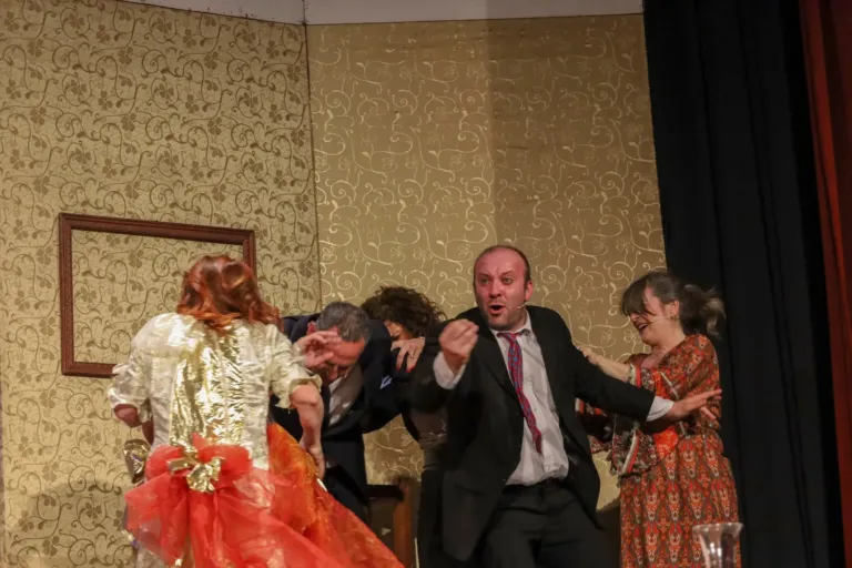 Ho affittato un maggiordomo, Compagnia Teatrale Jonica: foto di scena