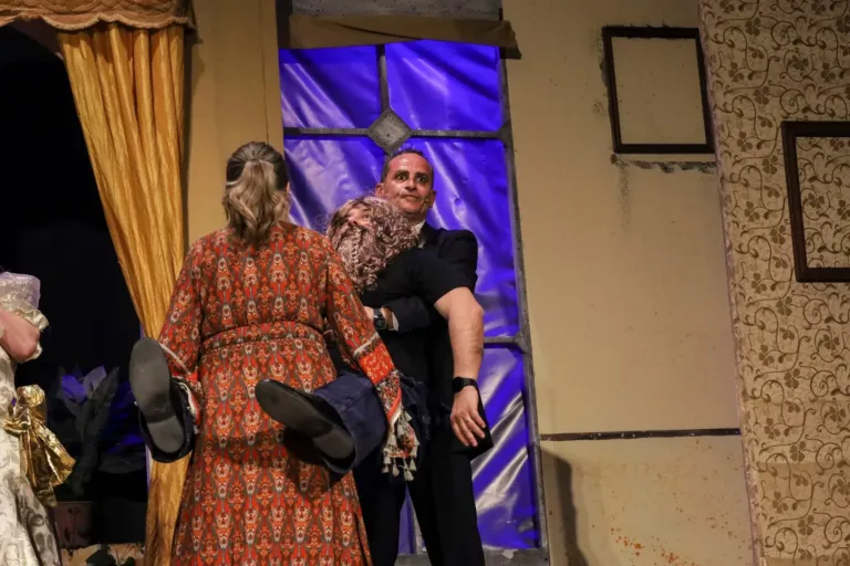 Ho affittato un maggiordomo, Compagnia Teatrale Jonica: foto di scena