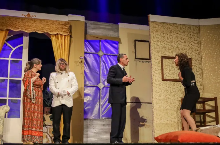 Ho affittato un maggiordomo, Compagnia Teatrale Jonica: foto di scena