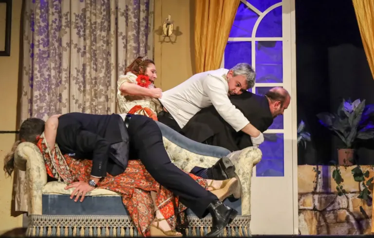 Ho affittato un maggiordomo, Compagnia Teatrale Jonica: foto di scena