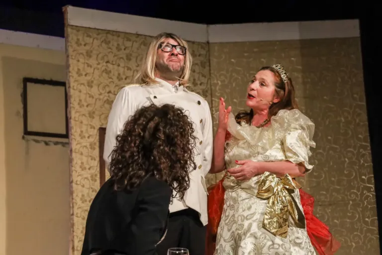 Ho affittato un maggiordomo, Compagnia Teatrale Jonica: foto di scena