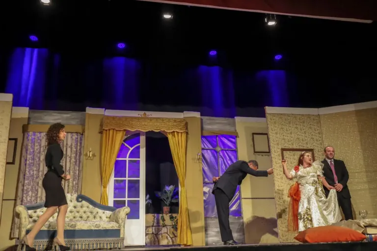 Ho affittato un maggiordomo, Compagnia Teatrale Jonica: foto di scena