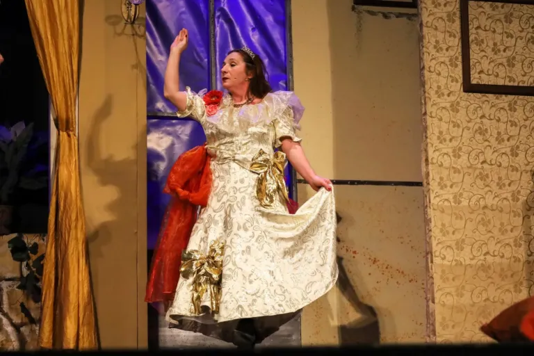 Ho affittato un maggiordomo, Compagnia Teatrale Jonica: foto di scena