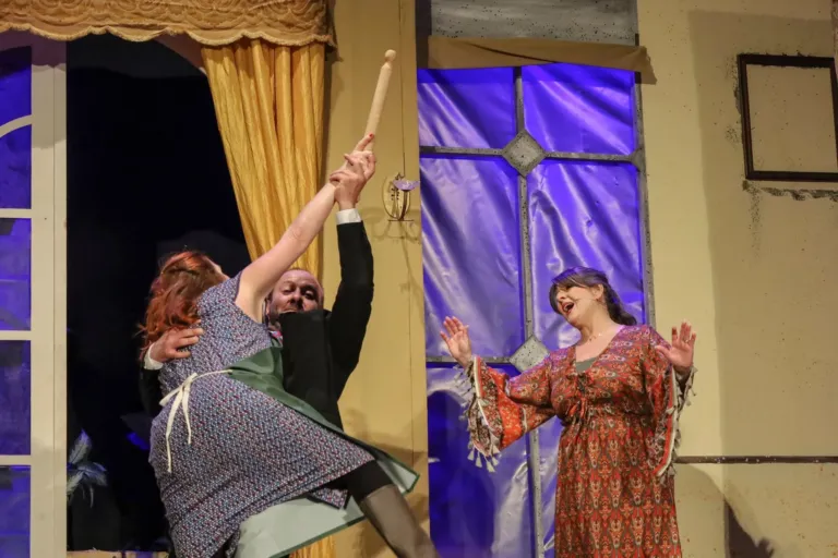 Ho affittato un maggiordomo, Compagnia Teatrale Jonica: foto di scena