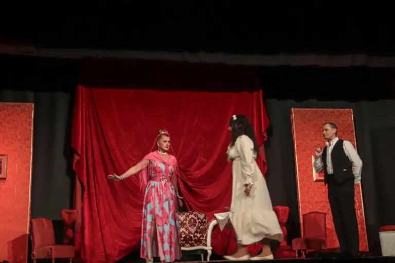 L'ispettore, Compagnia Teatrale Jonica: foto di scena