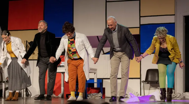 Matti da slegare, Compagnia Teatrale Jonica: foto di scena