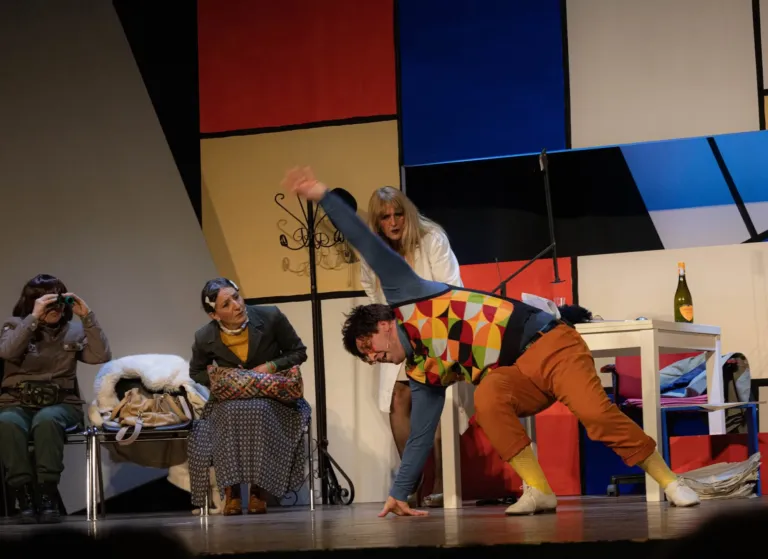 Matti da slegare, Compagnia Teatrale Jonica: foto di scena