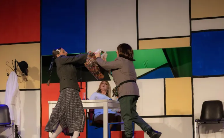 Matti da slegare, Compagnia Teatrale Jonica: foto di scena