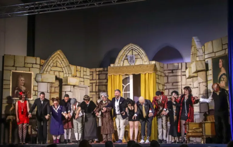 Delitto al castello, Compagnia Teatrale Jonica: foto di scena