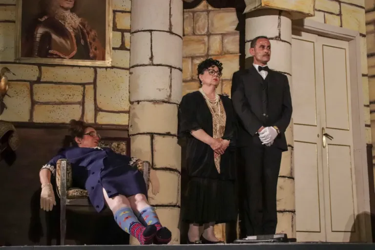 Delitto al castello, Compagnia Teatrale Jonica: foto di scena