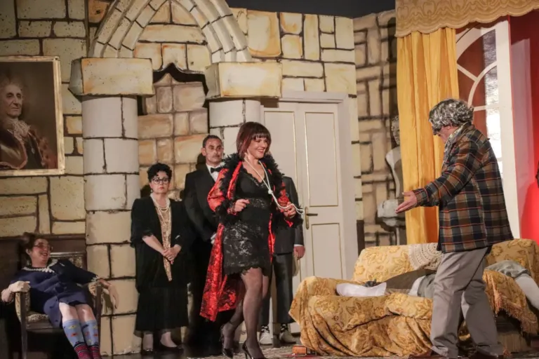 Delitto al castello, Compagnia Teatrale Jonica: foto di scena