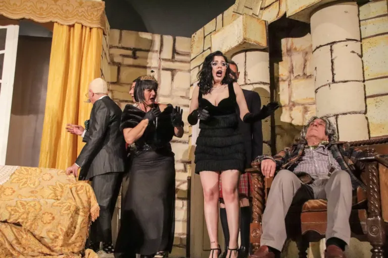 Delitto al castello, Compagnia Teatrale Jonica: foto di scena