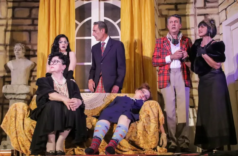 Delitto al castello, Compagnia Teatrale Jonica: foto di scena