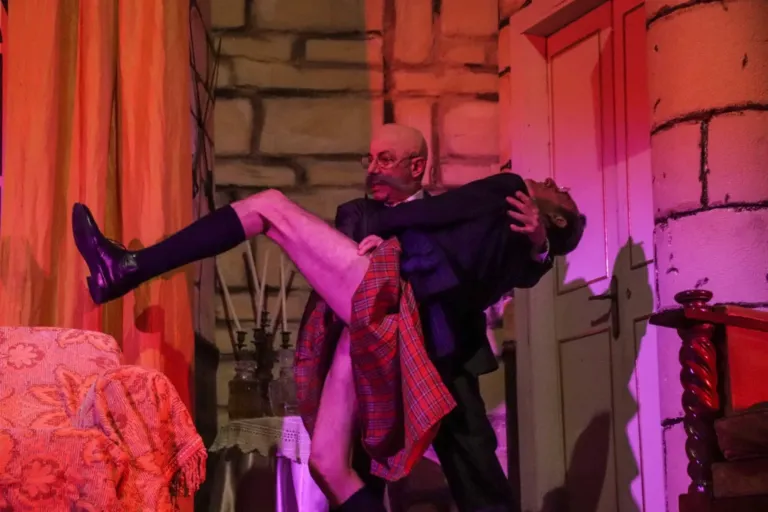 Delitto al castello, Compagnia Teatrale Jonica: foto di scena