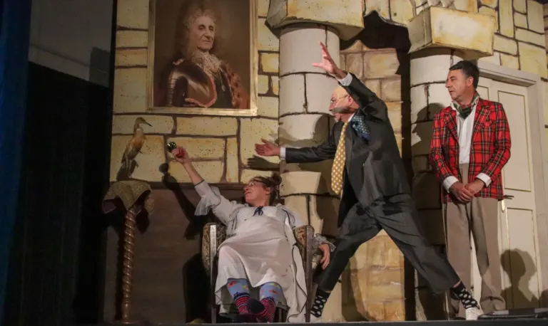Delitto al castello, Compagnia Teatrale Jonica: foto di scena
