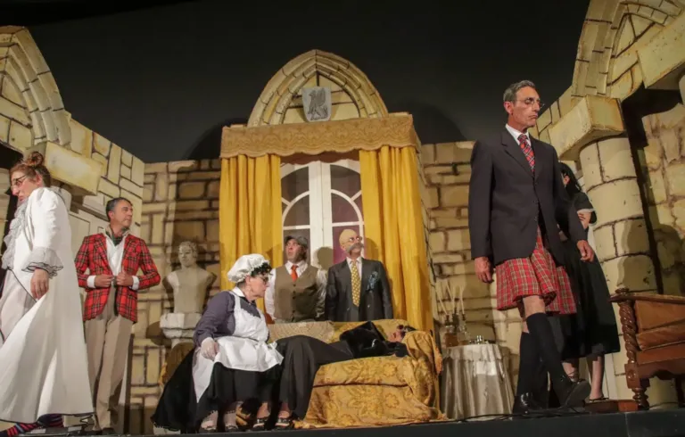 Delitto al castello, Compagnia Teatrale Jonica: foto di scena