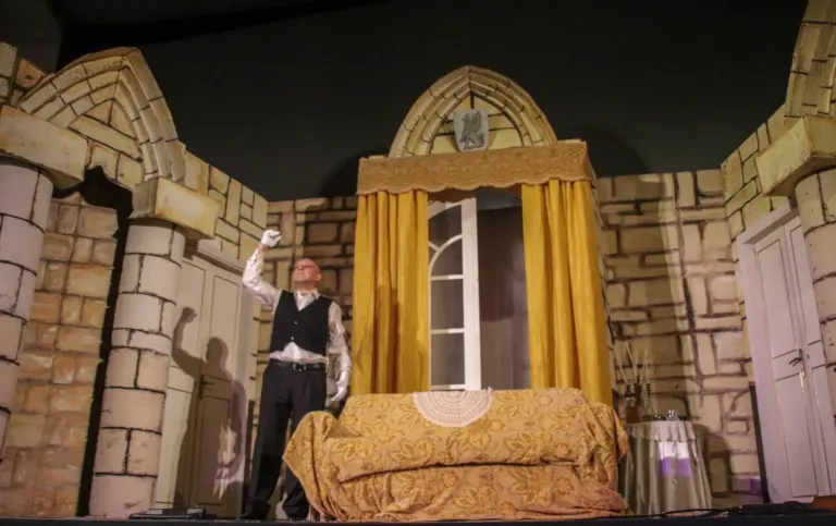 Delitto al castello, Compagnia Teatrale Jonica: foto di scena