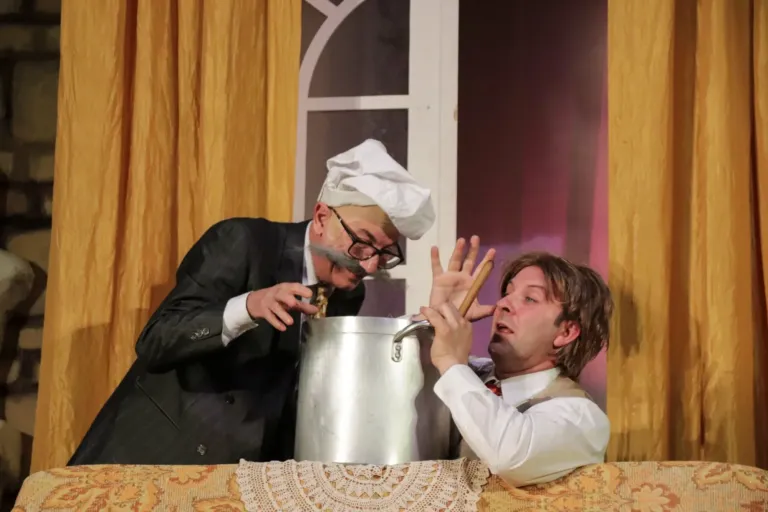 Delitto al castello, Compagnia Teatrale Jonica: foto di scena