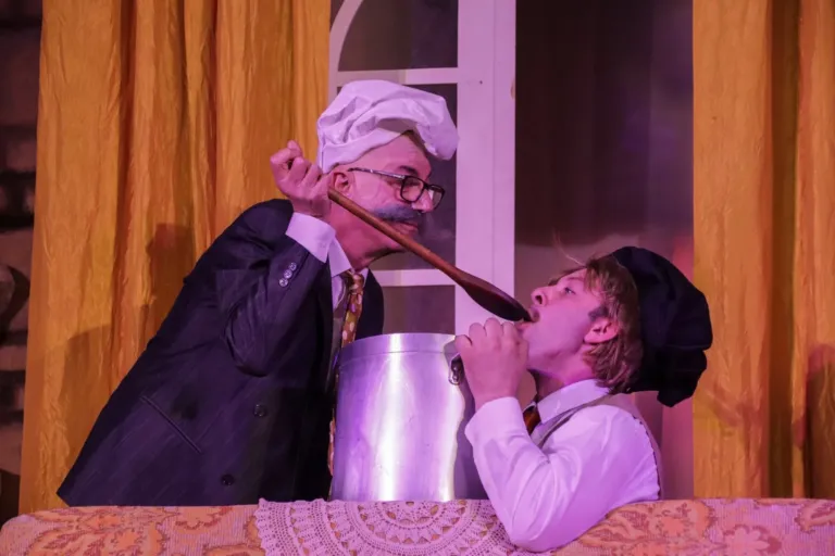 Delitto al castello, Compagnia Teatrale Jonica: foto di scena