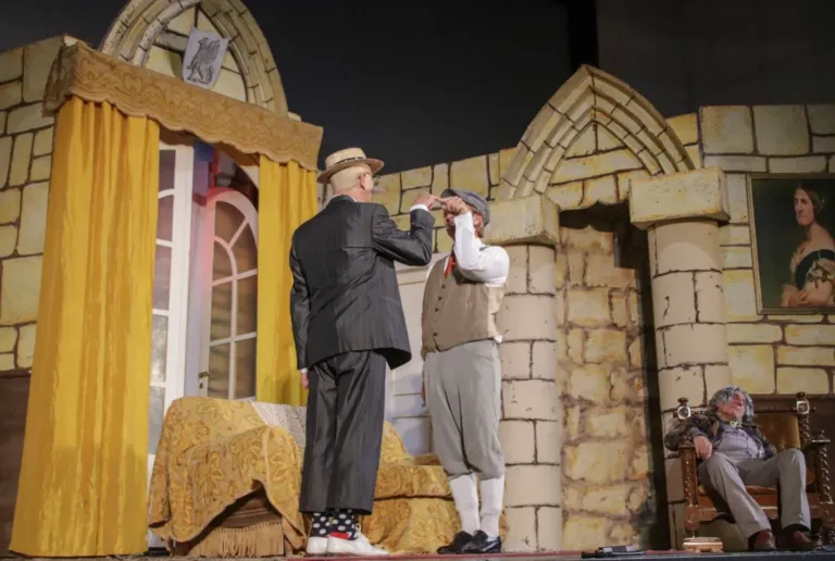 Delitto al castello, Compagnia Teatrale Jonica: foto di scena
