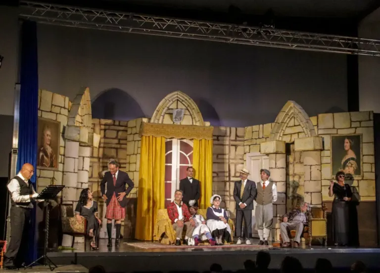 Delitto al castello, Compagnia Teatrale Jonica: foto di scena