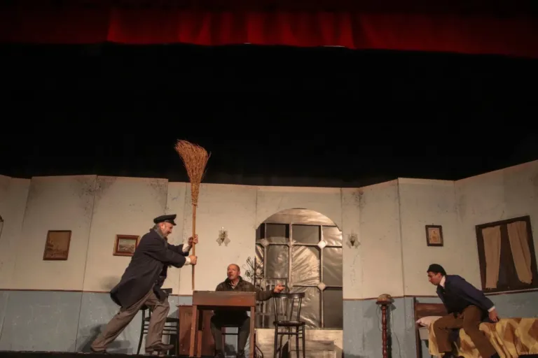 Falsari si nasce, Compagnia Teatrale Jonica: foto di scena