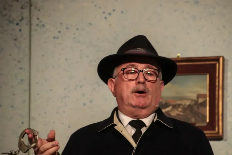 Falsari si nasce, Compagnia Teatrale Jonica: foto di scena