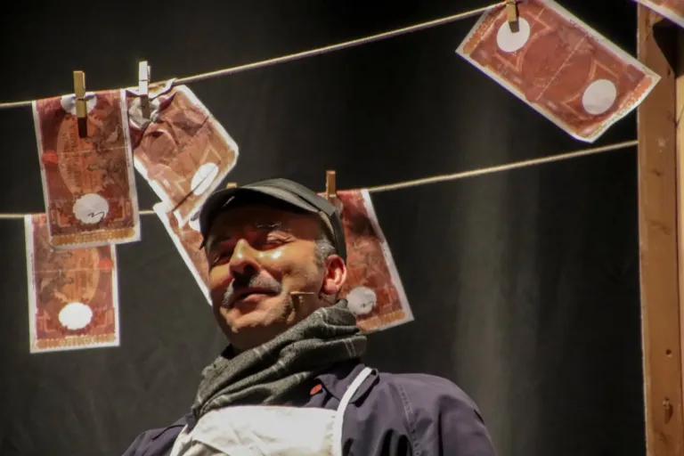 Falsari si nasce, Compagnia Teatrale Jonica: foto di scena