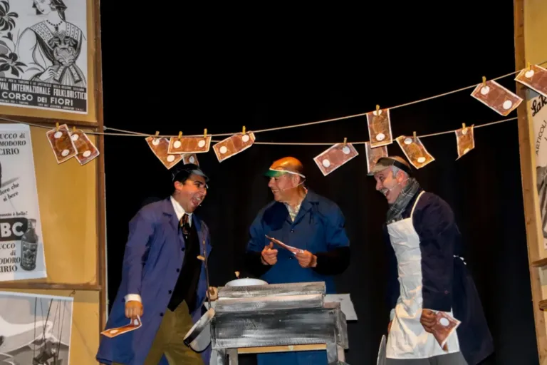 Falsari si nasce, Compagnia Teatrale Jonica: foto di scena
