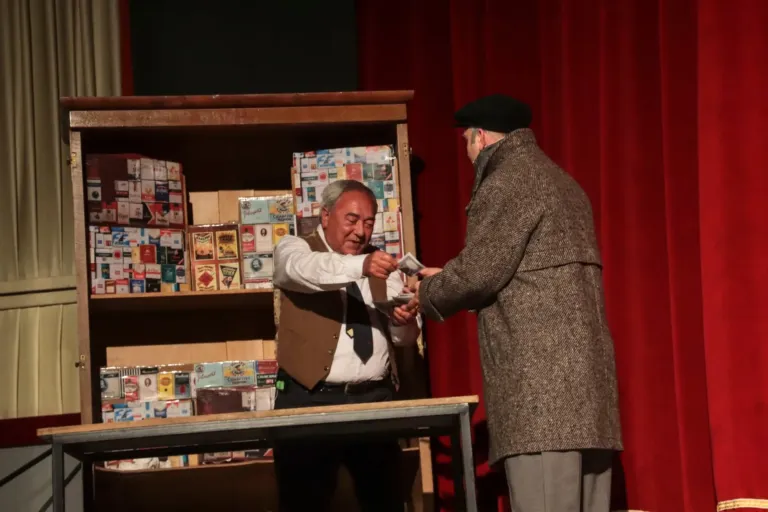 Falsari si nasce, Compagnia Teatrale Jonica: foto di scena