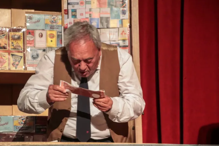 Falsari si nasce, Compagnia Teatrale Jonica: foto di scena