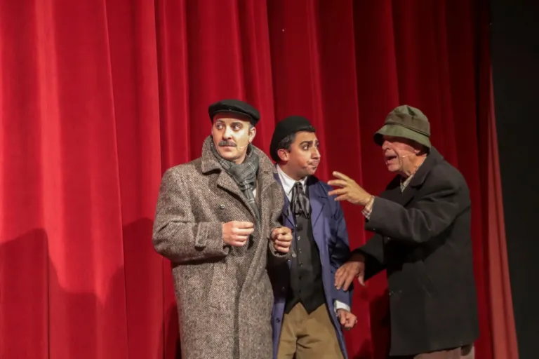Falsari si nasce, Compagnia Teatrale Jonica: foto di scena