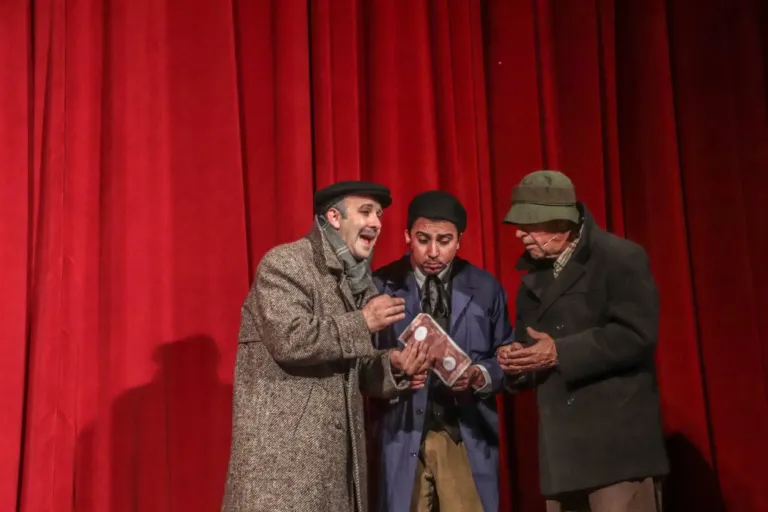Falsari si nasce, Compagnia Teatrale Jonica: foto di scena