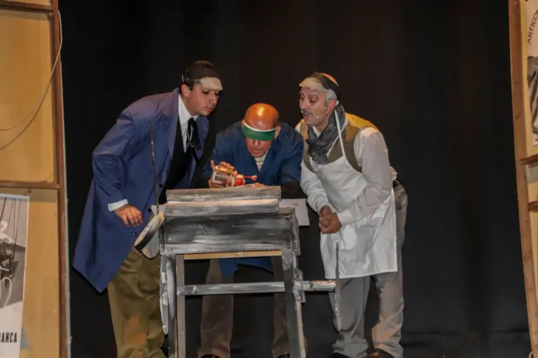 Falsari si nasce, Compagnia Teatrale Jonica: foto di scena