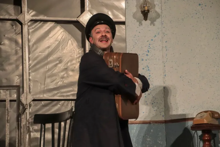 Falsari si nasce, Compagnia Teatrale Jonica: foto di scena