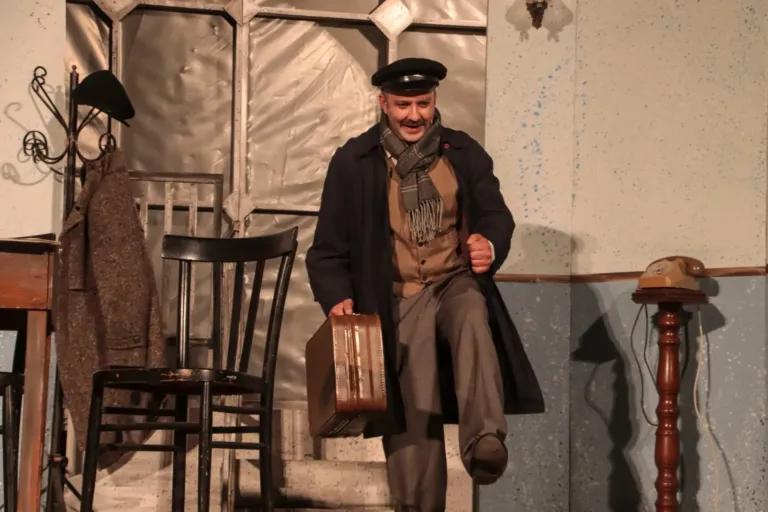 Falsari si nasce, Compagnia Teatrale Jonica: foto di scena