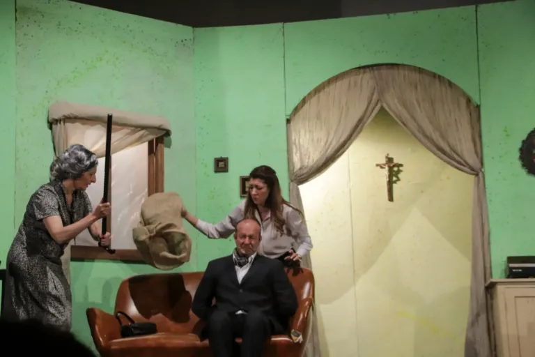 Il bossolo, Compagnia Teatrale Jonica: foto di scena
