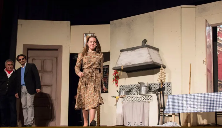 L'ha fatto una signora, Compagnia Teatrale Jonica: foto di scena