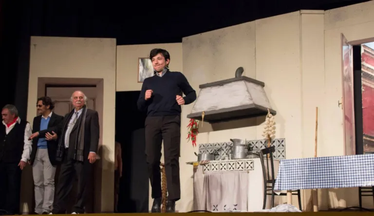L'ha fatto una signora, Compagnia Teatrale Jonica: foto di scena