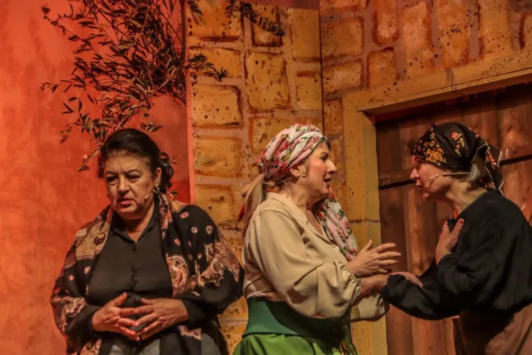 Liolà, Compagnia Teatrale Jonica: foto di scena