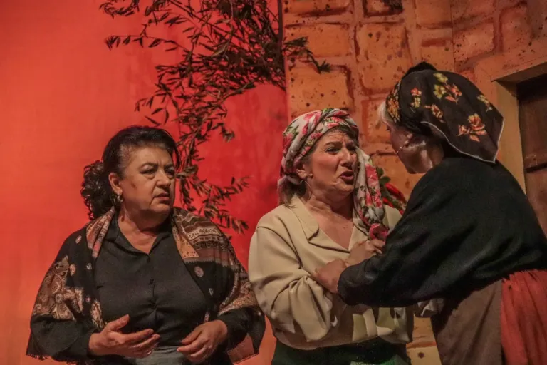 Liolà, Compagnia Teatrale Jonica: foto di scena