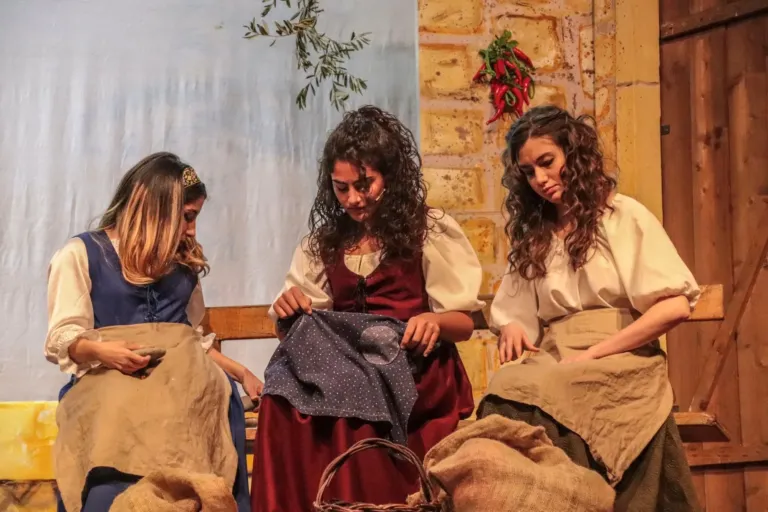 Liolà, Compagnia Teatrale Jonica: foto di scena
