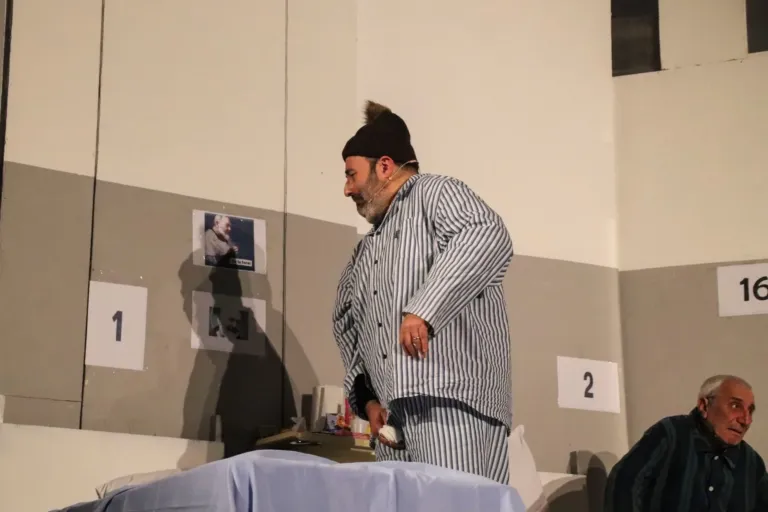 Occhio non vede, Compagnia Teatrale Jonica: foto di scena