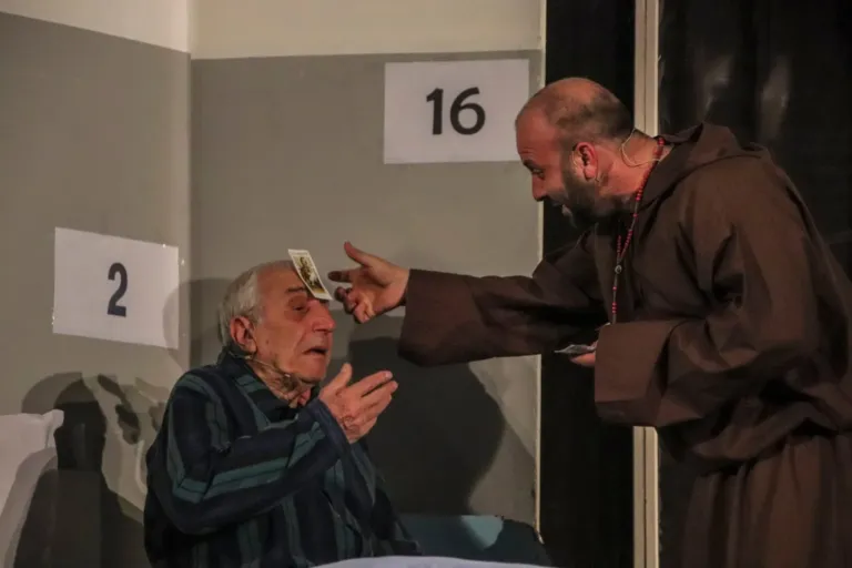 Occhio non vede, Compagnia Teatrale Jonica: foto di scena