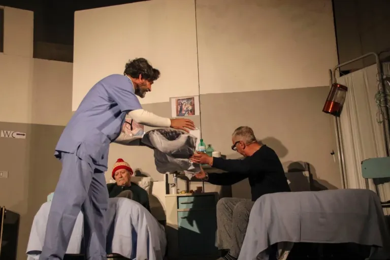 Occhio non vede, Compagnia Teatrale Jonica: foto di scena