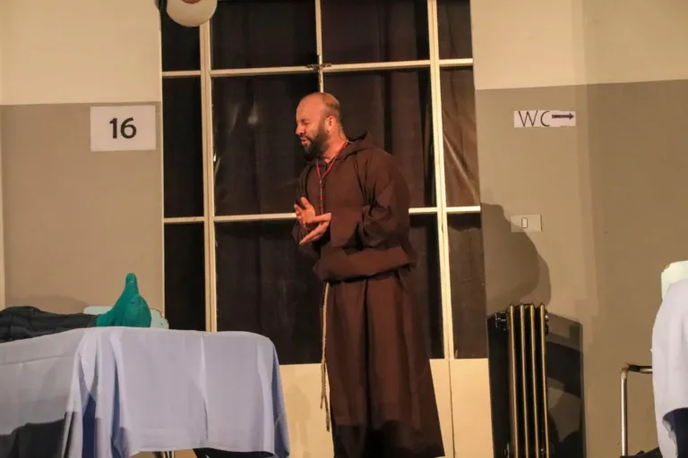 Occhio non vede, Compagnia Teatrale Jonica: foto di scena