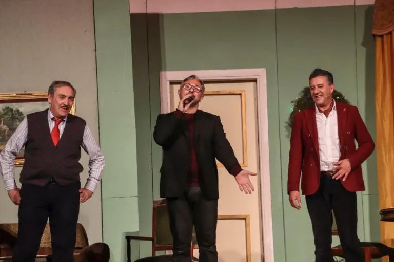 Roba da matti, Compagnia Teatrale Jonica: foto di scena